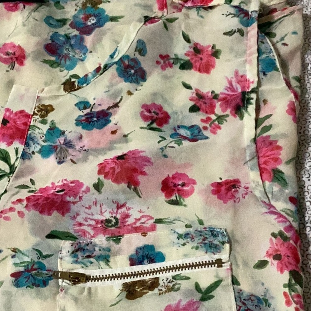 Floral Sleeveless Top - Picture 5 of 5